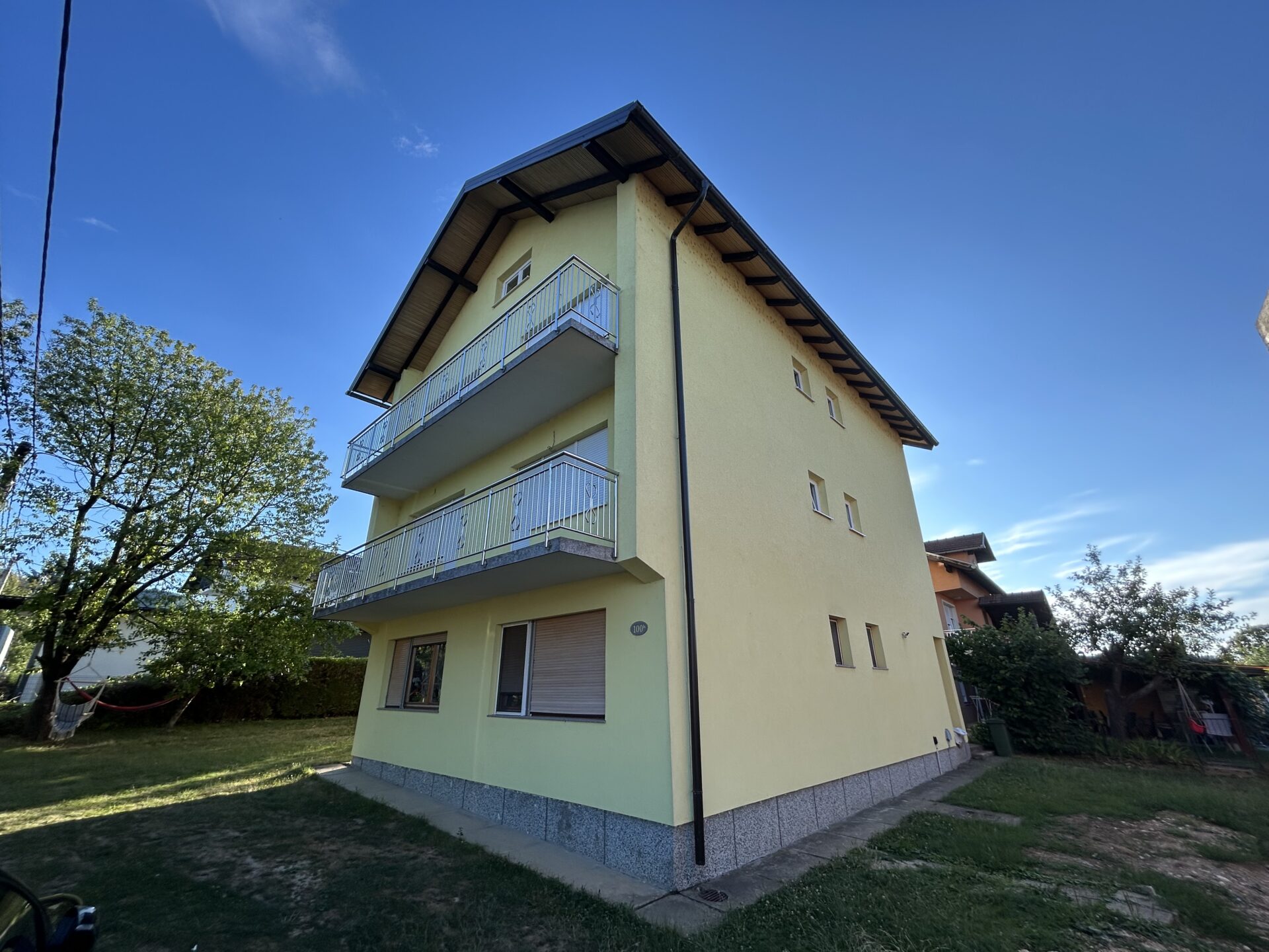 Trosoban stan Dujke Komljenovića