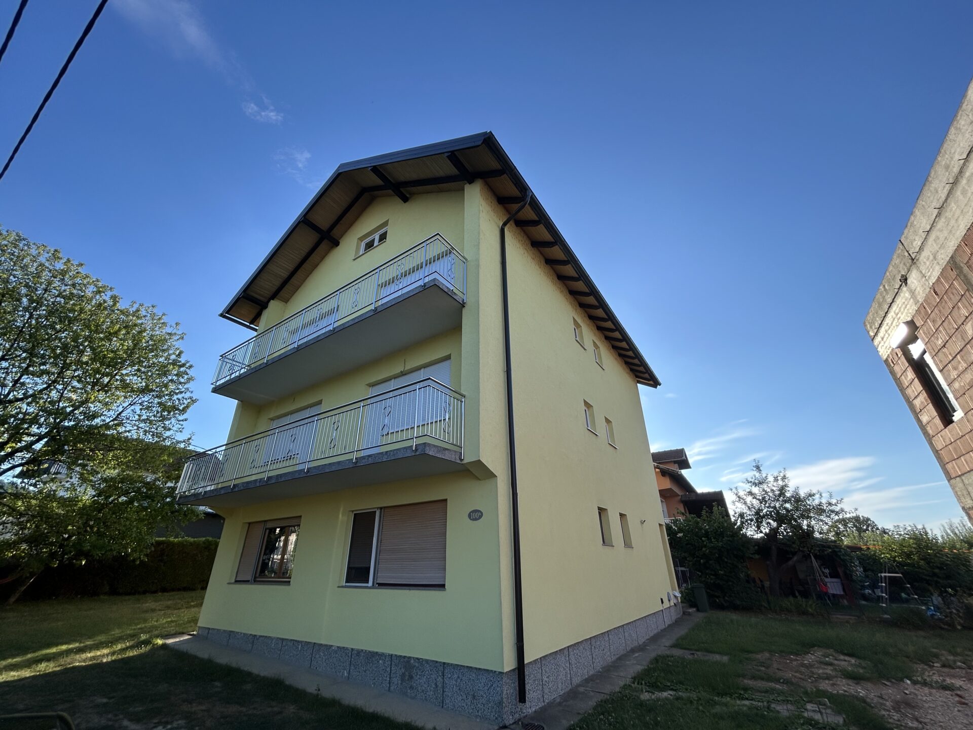 Trosoban stan Dujke Komljenovića